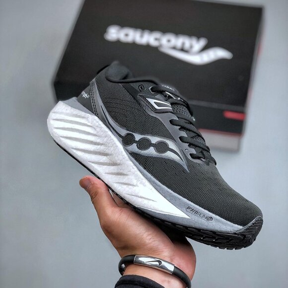 Saucony Triumph 22 Black Sports Jogging Shoes main image 5